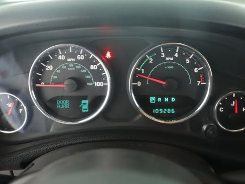 Used 2012 Jeep Wrangler Unlimited Sahara w/ Connectivity Group image 15