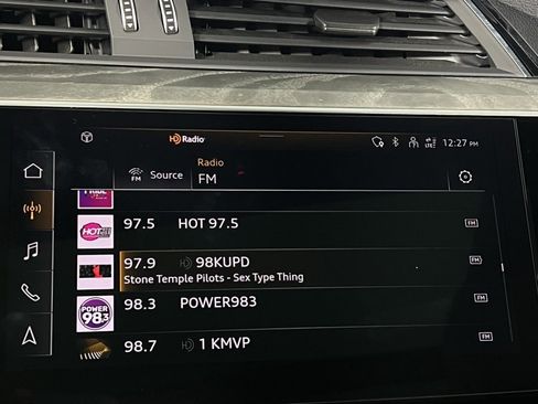 Used 2023 Audi e-tron Premium w/ Convenience Plus Package image 19