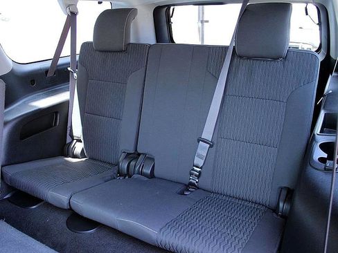 Used 2017 GMC Yukon XL SLE w/ SLE Value Package image 10