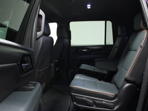 Used 2025 GMC Yukon XL AT4 AWD/4WD image 13