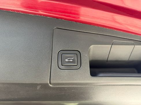 Used 2017 Cadillac XT5 FWD image 9