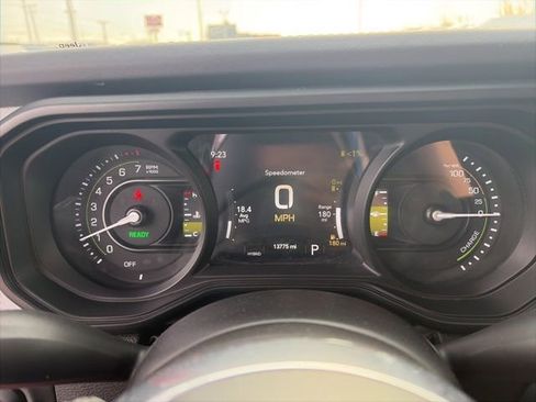 Used 2025 Jeep Wrangler Unlimited Sahara w/ Safety Group AWD/4WD image 12