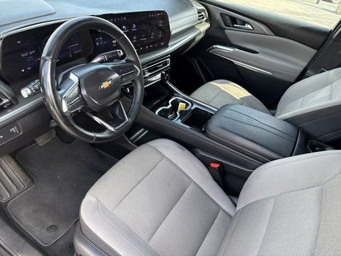 Used 2024 Chevrolet Traverse LT FWD image 11