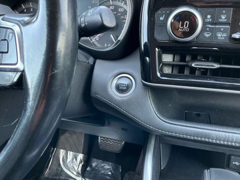 Used 2021 Toyota Highlander XLE FWD image 17