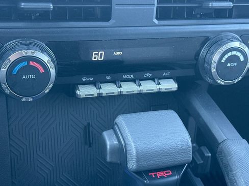 Certified 2025 Toyota Tacoma TRD Off-Road image 19