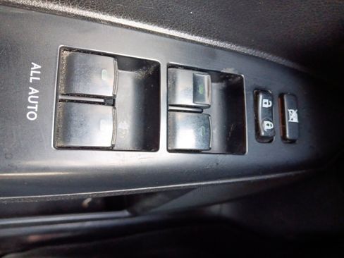 Used 2013 Lexus CT 200h w/ Seat Comfort Pkg image 16