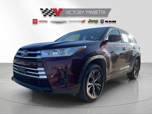 Used 2019 Toyota Highlander LE image 1
