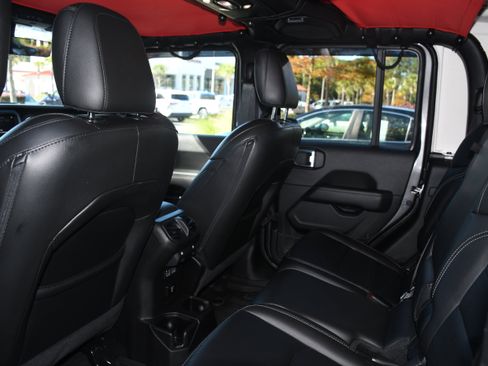 Used 2022 Jeep Gladiator Overland w/ Popular Equipment Package image 14