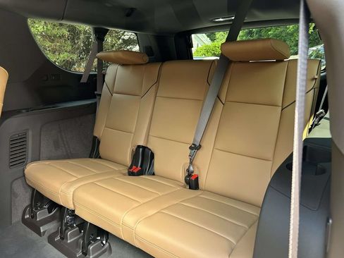 New 2026 Cadillac Escalade ESV Luxury AWD/4WD image 17