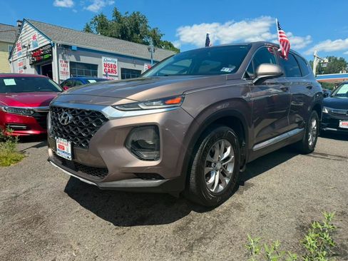 Used 2019 Hyundai Santa Fe SE FWD image 10