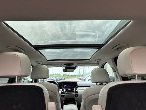 Used 2023 Kia Sorento EX w/ Panoramic Sunroof Package FWD image 12