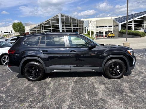 Certified 2025 Volkswagen Atlas Peak Edition SE AWD/4WD image 4