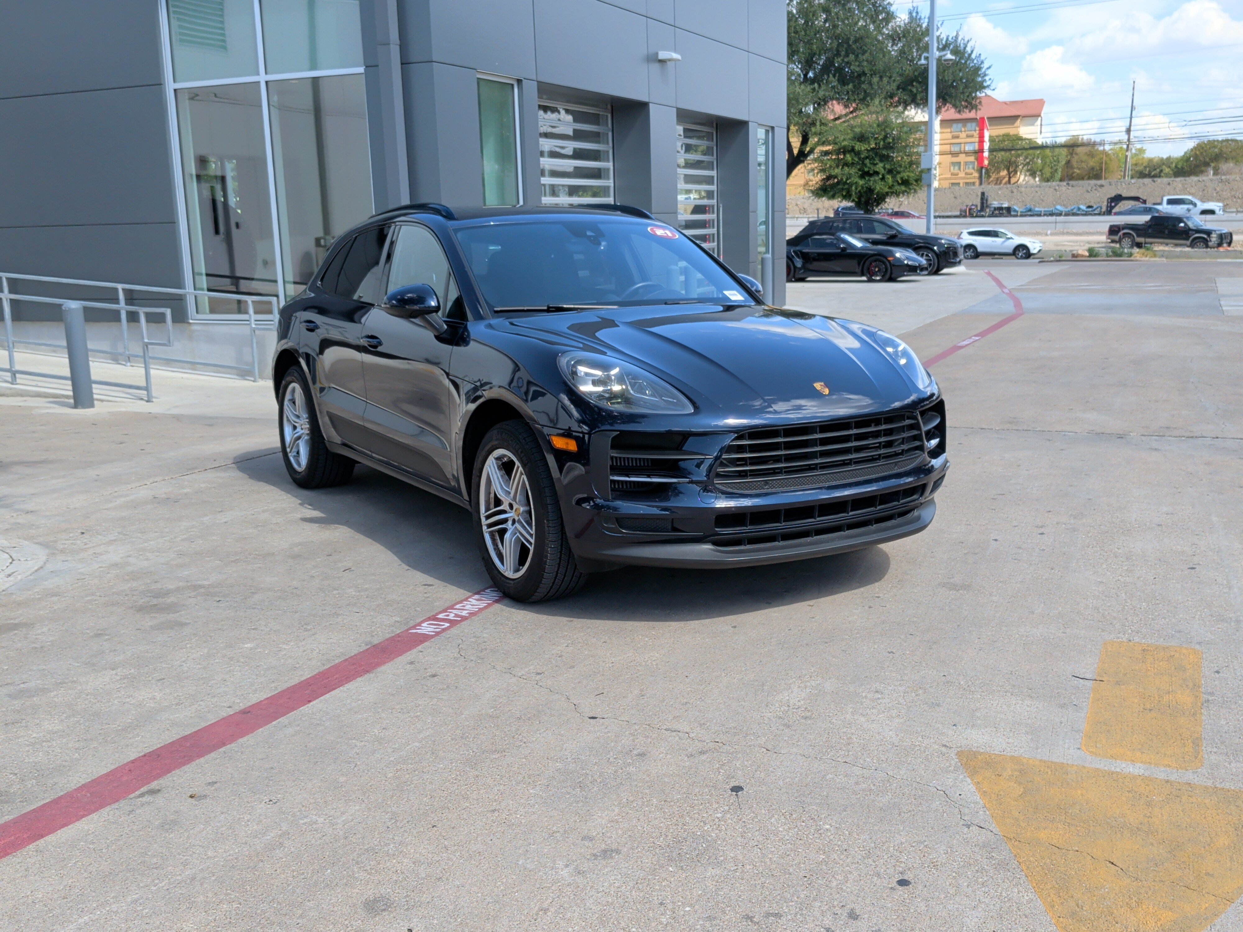 Used 2021 Porsche Macan S AWD/4WD image 2