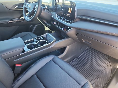 New 2026 Chevrolet Equinox LT w/ Convenience Package II FWD image 12