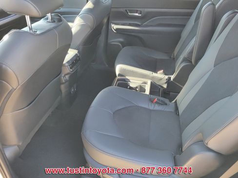 Used 2024 Toyota Grand Highlander image 11