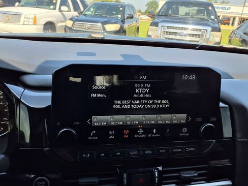 Used 2022 Nissan Pathfinder SL w/ SL Premium Package FWD image 27