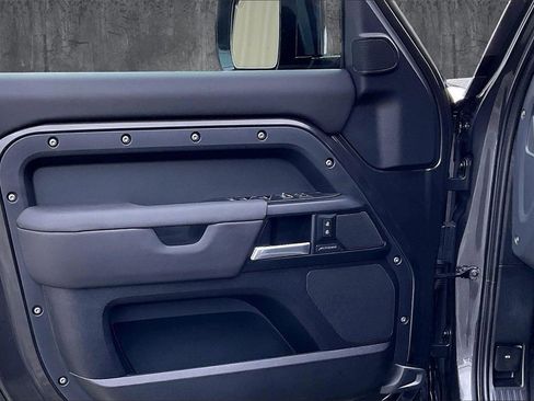 Used 2025 Land Rover Defender 110 S image 20