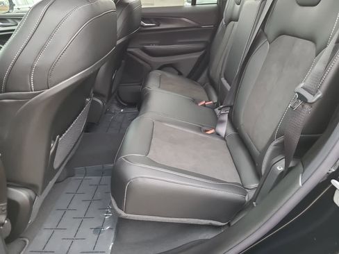 New 2025 Jeep Grand Cherokee Altitude image 21