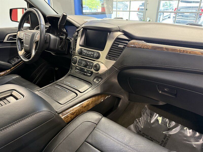 Used 2015 GMC Yukon Denali w/ Premium Package AWD/4WD image 12