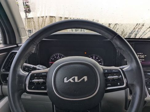 Used 2022 Kia Sorento EX image 21