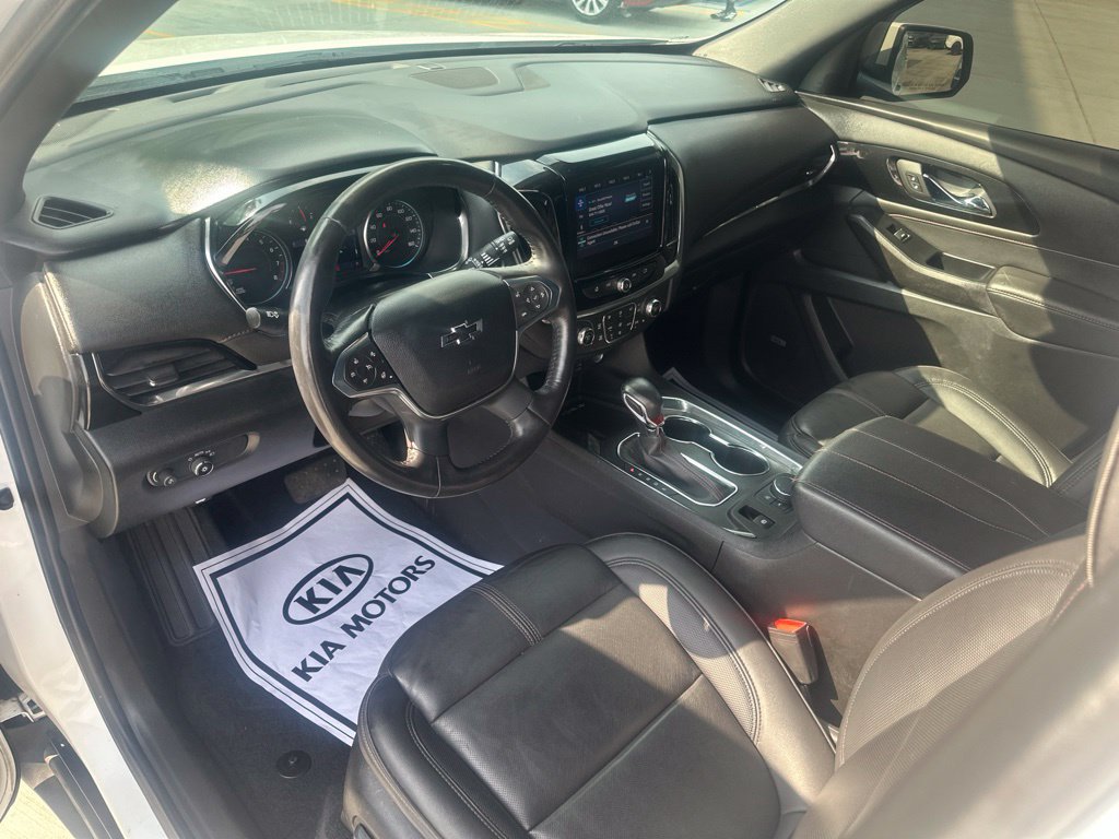 Used 2022 Chevrolet Traverse RS FWD image 12