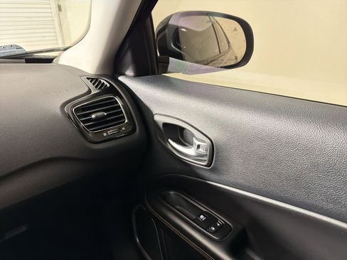 Used 2019 Jeep Compass Limited w/ Safety & Security Group AWD/4WD image 29