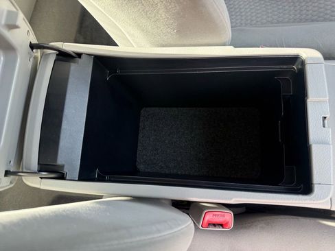 Used 2011 Toyota Camry LE image 31