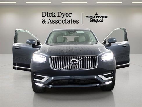 New 2025 Volvo XC90 B6 Plus w/ Protection Package Premier image 7