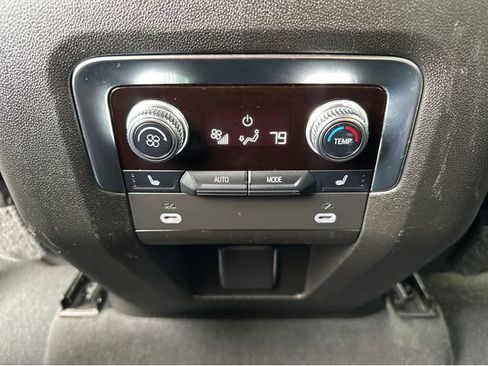 Certified 2022 GMC Yukon XL SLT w/ SLT Luxury Package image 14