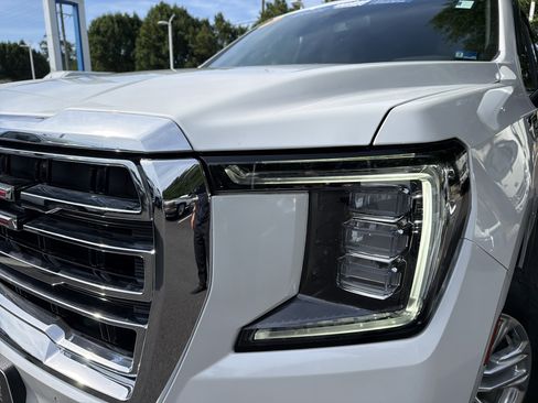 Used 2022 GMC Yukon XL SLT w/ SLT Premium Package AWD/4WD image 6