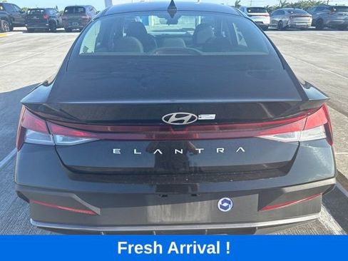 Used 2024 Hyundai Elantra SE FWD image 16