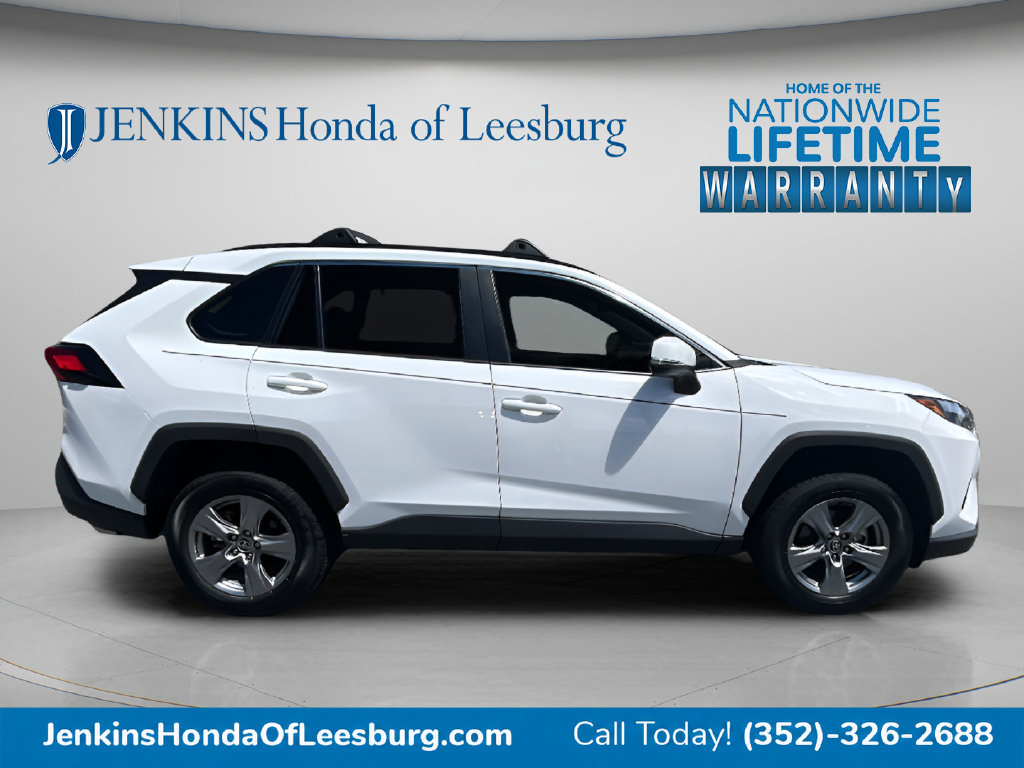 Used 2022 Toyota RAV4 XLE w/ Convenience Package FWD image 3