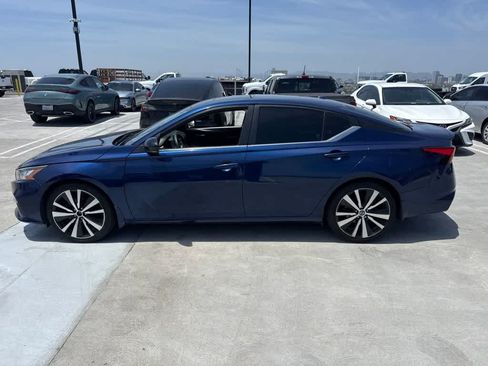 Used 2020 Nissan Altima 2.5 SR w/ Premium Package FWD image 2