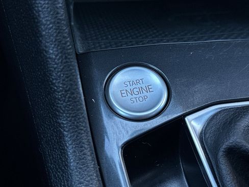 Certified 2022 Volkswagen Tiguan SE R-Line image 23