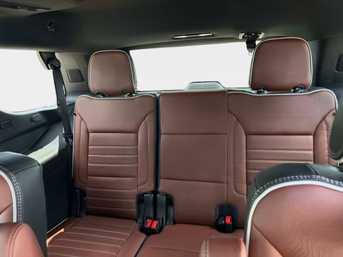 Used 2023 GMC Yukon Denali Ultimate AWD/4WD image 17