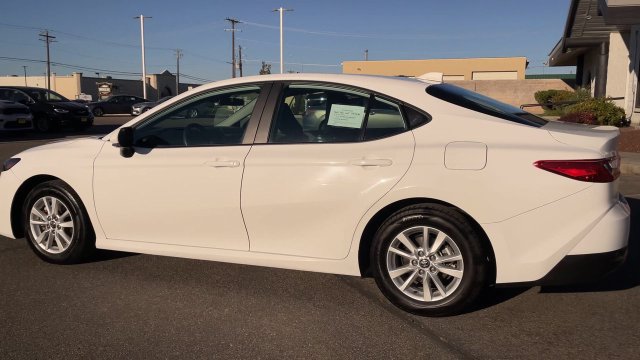 Used 2025 Toyota Camry LE AWD/4WD image 8