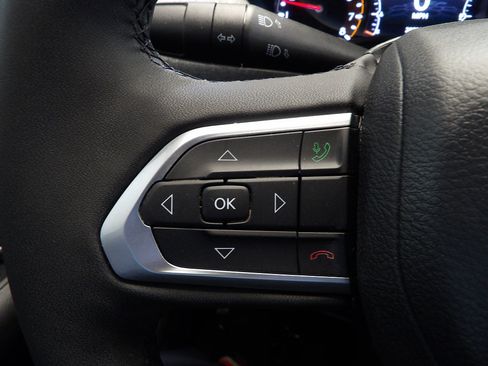 Used 2024 Jeep Compass Latitude AWD/4WD image 28