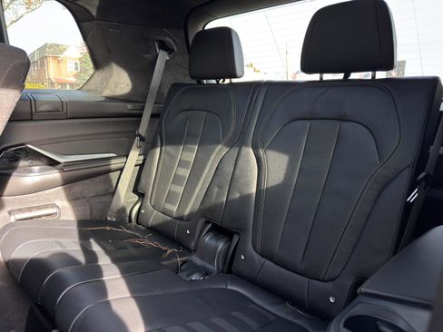 Used 2022 BMW X7 xDrive40i w/ M Sport Package image 24