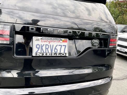 Used 2023 Land Rover Discovery S R-Dynamic image 11