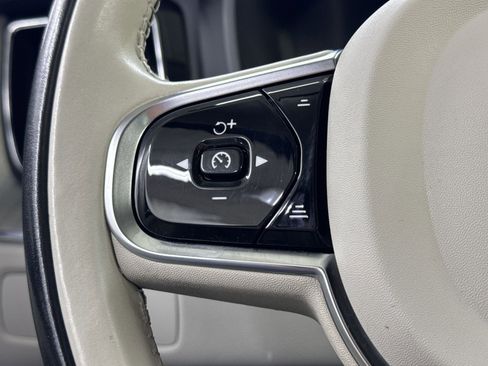 Used 2023 Volvo XC60 B6 Ultimate w/ Protection Package Premier image 37