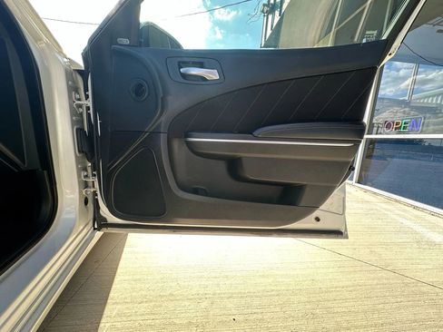 Used 2015 Dodge Charger SXT image 30