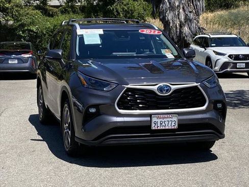 Certified 2024 Toyota Highlander XLE AWD/4WD image 46