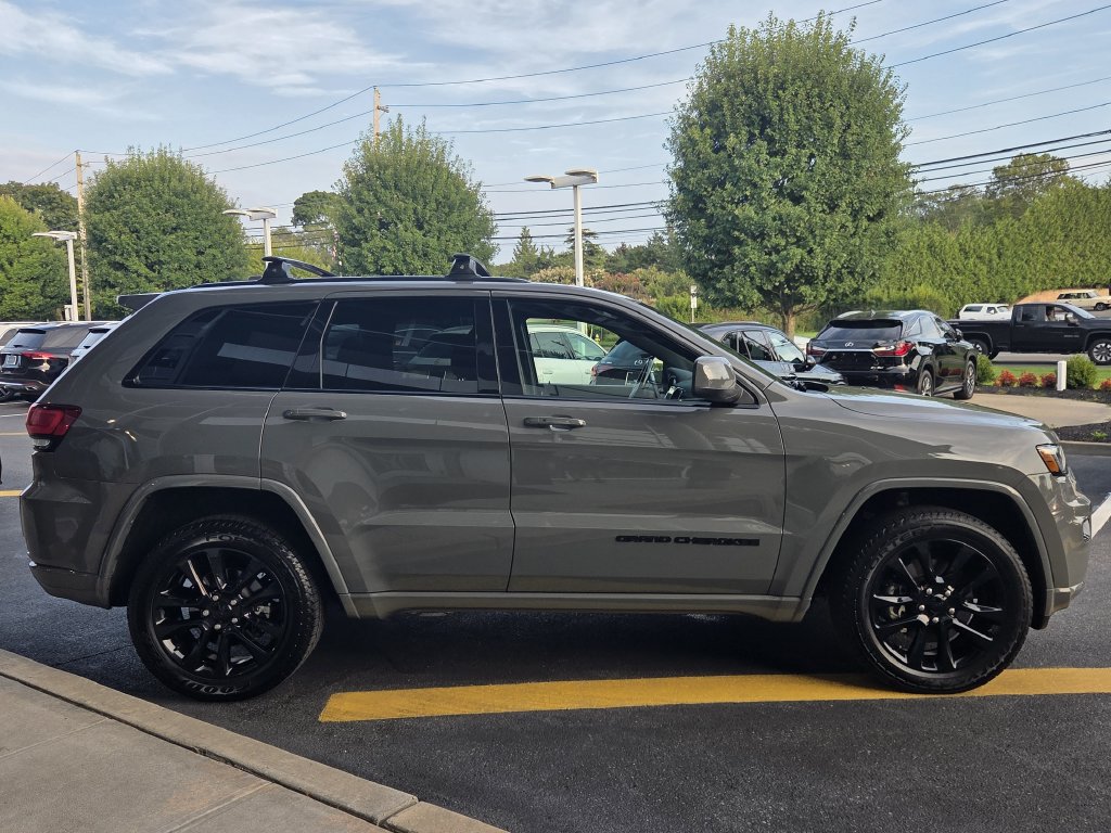 Used 2021 Jeep Grand Cherokee Laredo X AWD/4WD image 7