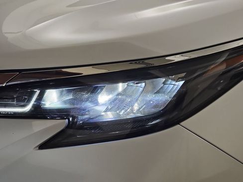 Used 2024 Toyota Sienna XLE FWD image 36