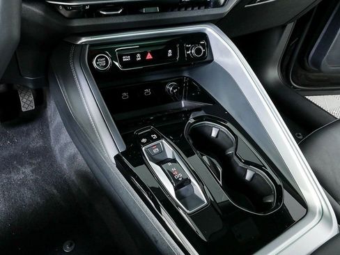 Certified 2025 Audi Q5 Premium w/ Convenience Package image 17