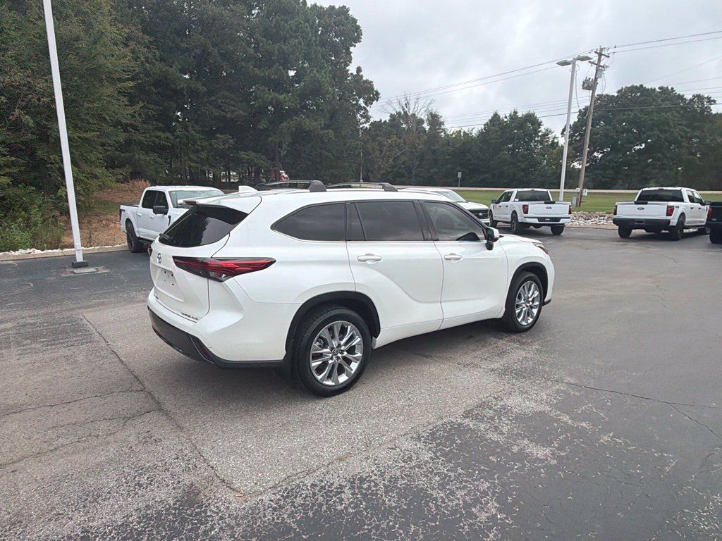 Used 2020 Toyota Highlander Limited AWD/4WD image 3