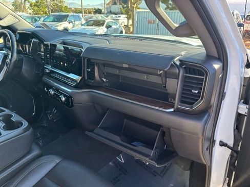 Used 2024 GMC Sierra 1500 SLT image 39