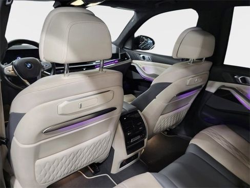 Certified 2023 BMW X7 xDrive40i w/ Executive Package image 28