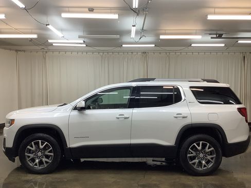 Used 2023 GMC Acadia SLT w/ Technology Package AWD/4WD image 10