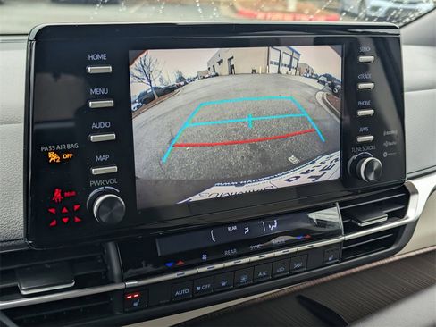 Used 2021 Toyota Sienna XLE image 21